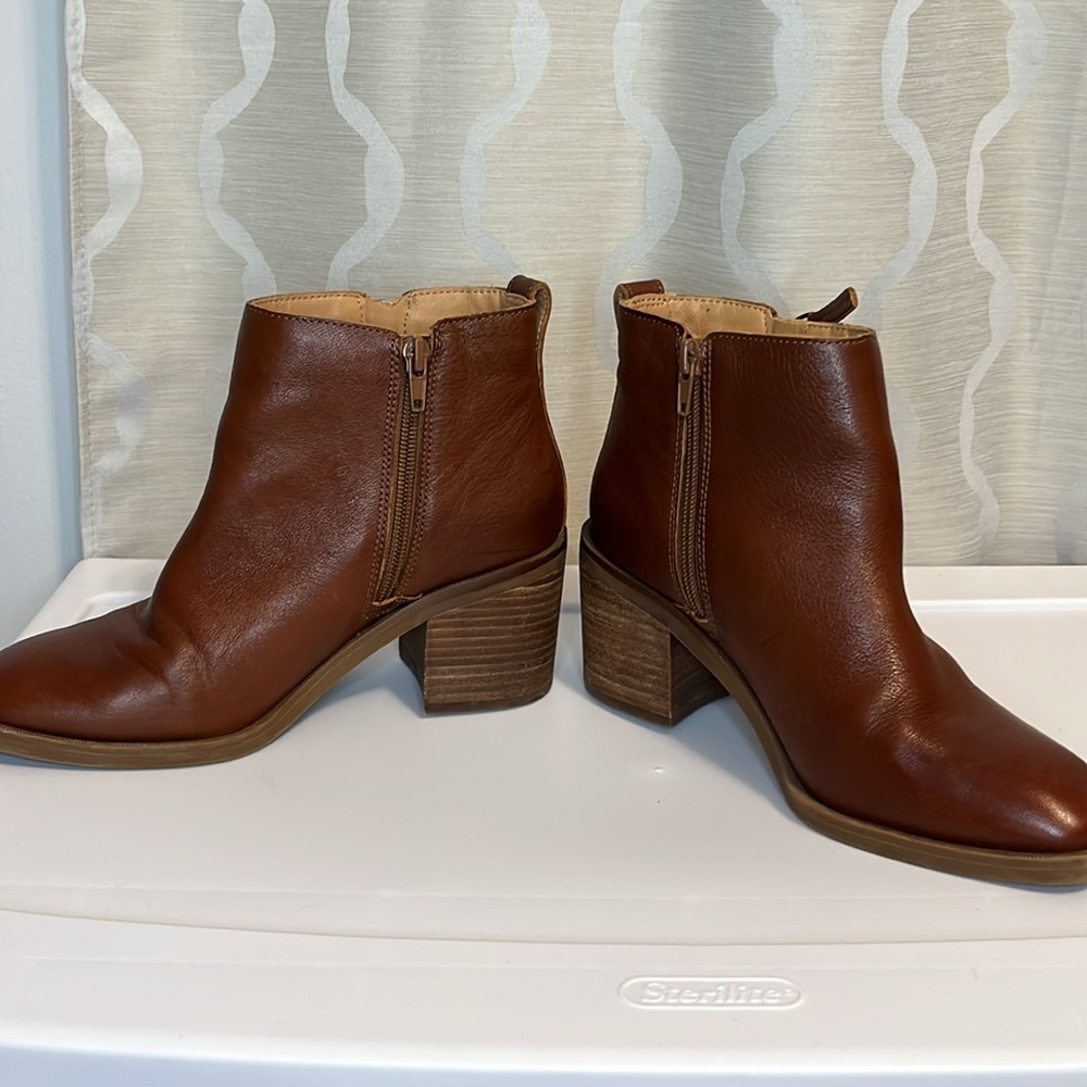 Crown Vintage Brown Faux Leather Booties Size 6.5 - Picture 3 of 8